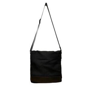 Tumi Men’s Black Fabric Adjustable Strap Durable Lined Interior Messenger Bag